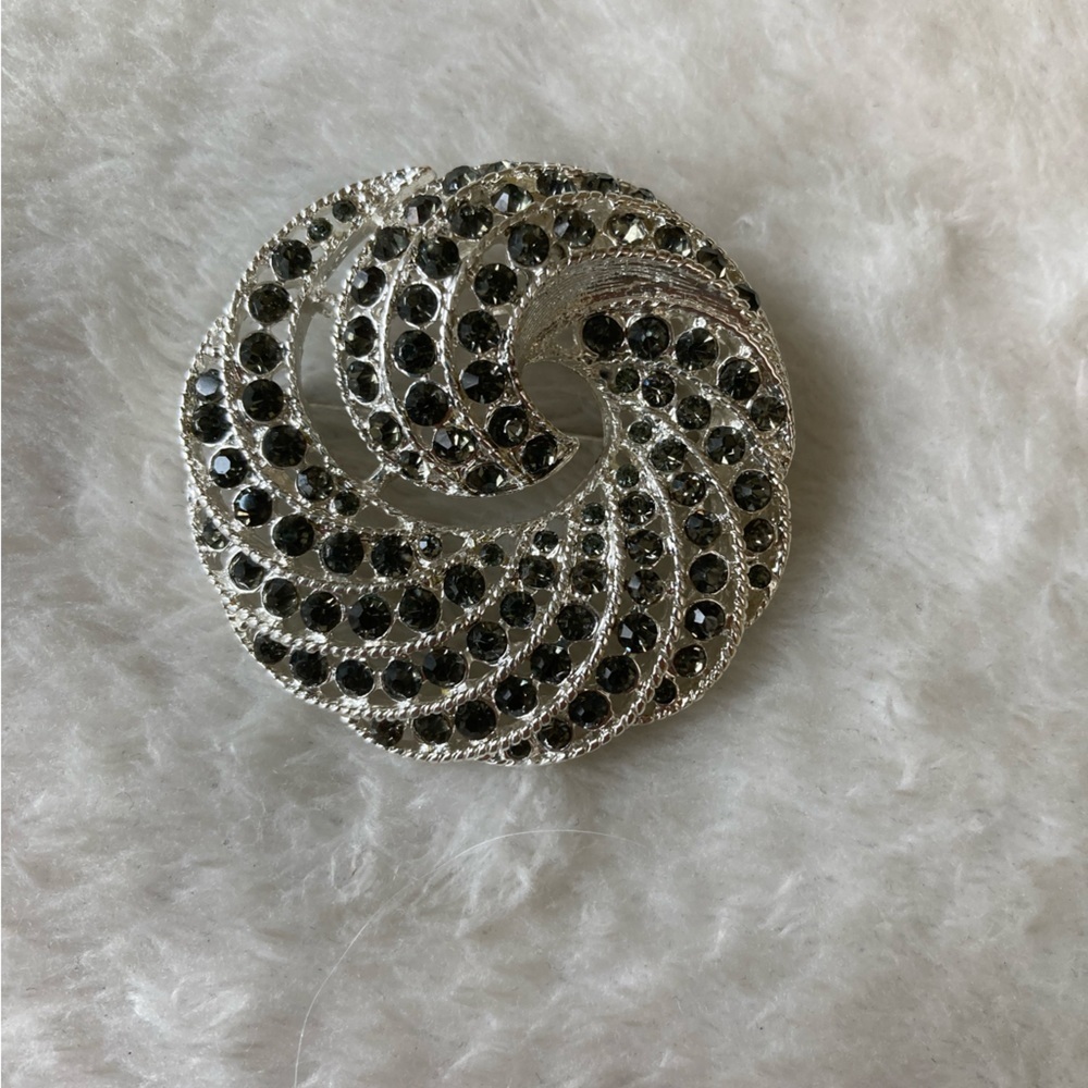 Pinwheel Design Vintage Brooch Silver‎ Tone Grayish Rhinestones